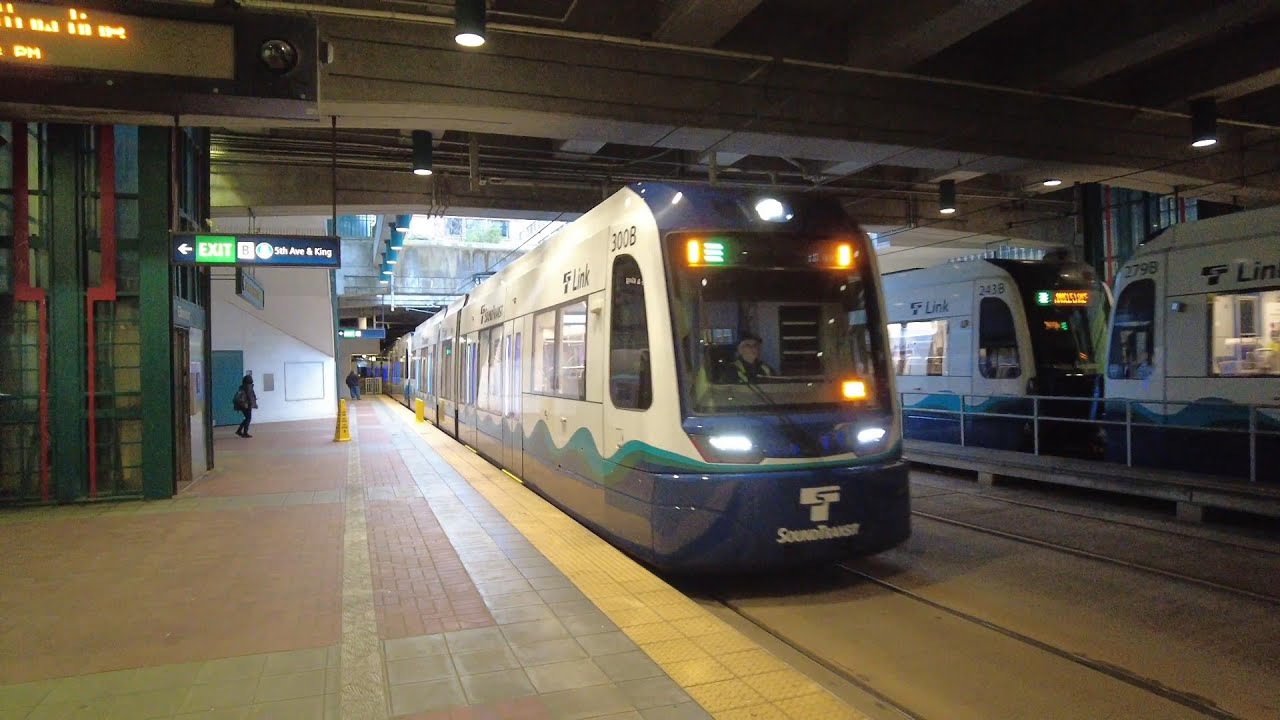 New Yorker Rides the Seattle Link Light Rail for the First Time in April 2023