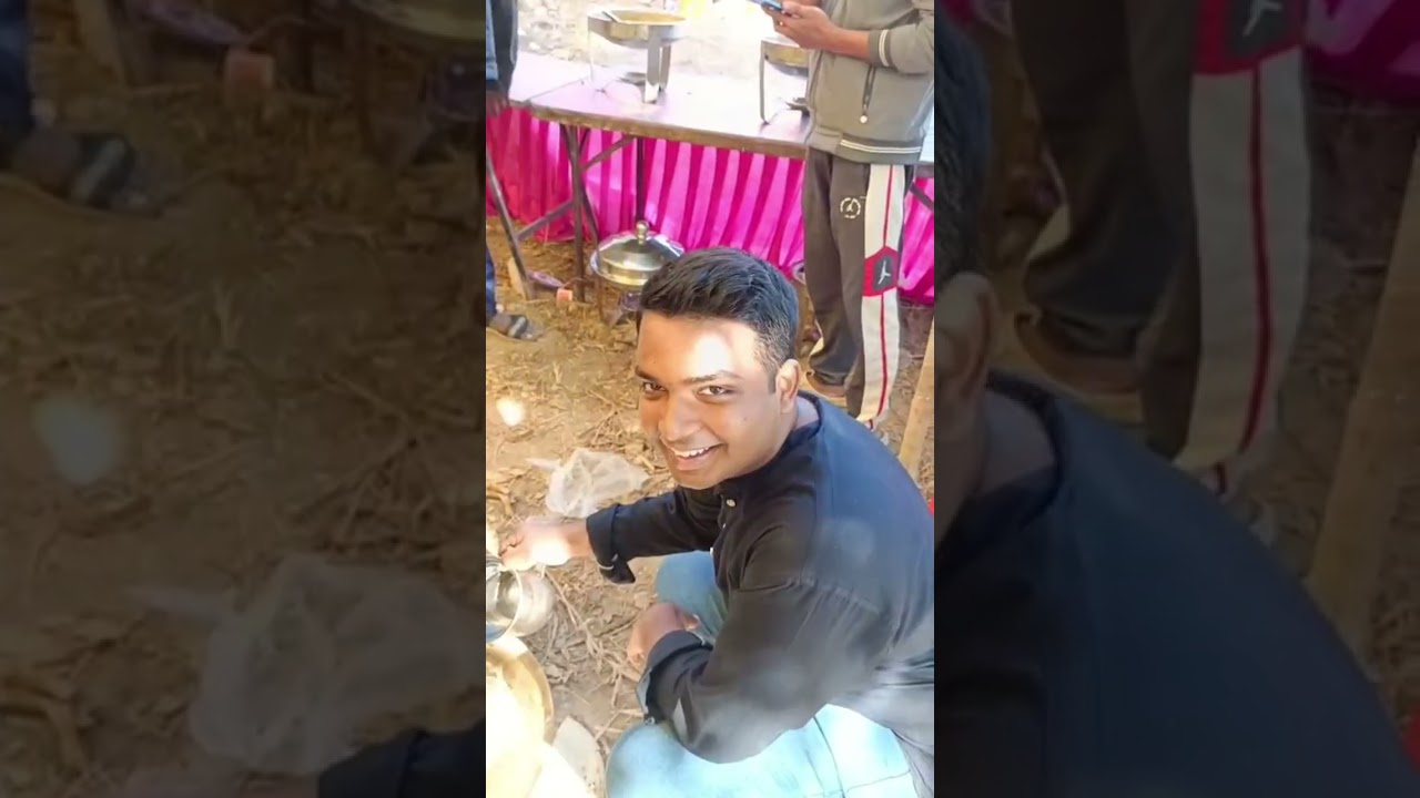 “गाँव की शादी में लड़कों की हालत देखो—जिन्होंने रोटी कभी नहीं बनाई, वो भी यहाँ शेफ़ बन जाते हैं!😂😂