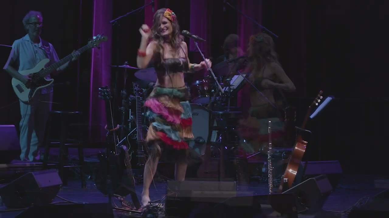 Daniela Soledade 'Magalenha' Sergio Mendes Carlinhos Brown (Live Cover)