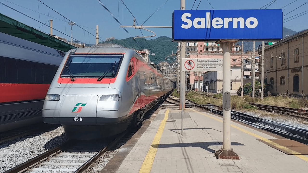 Ferrovie dello Stato - Un'afosa mattina alla stazione di Salerno Centrale