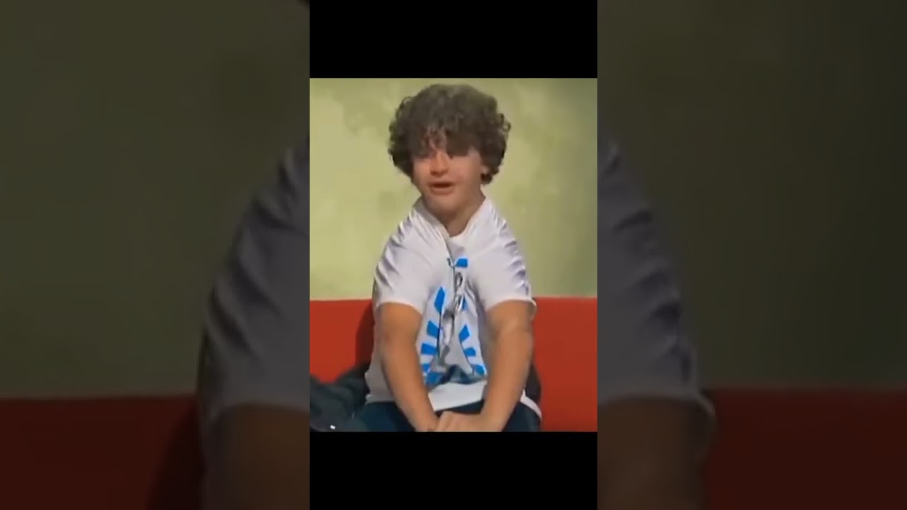 Dustin doesn't have collarbones | Gaten Matarazzo | man born without collarbone