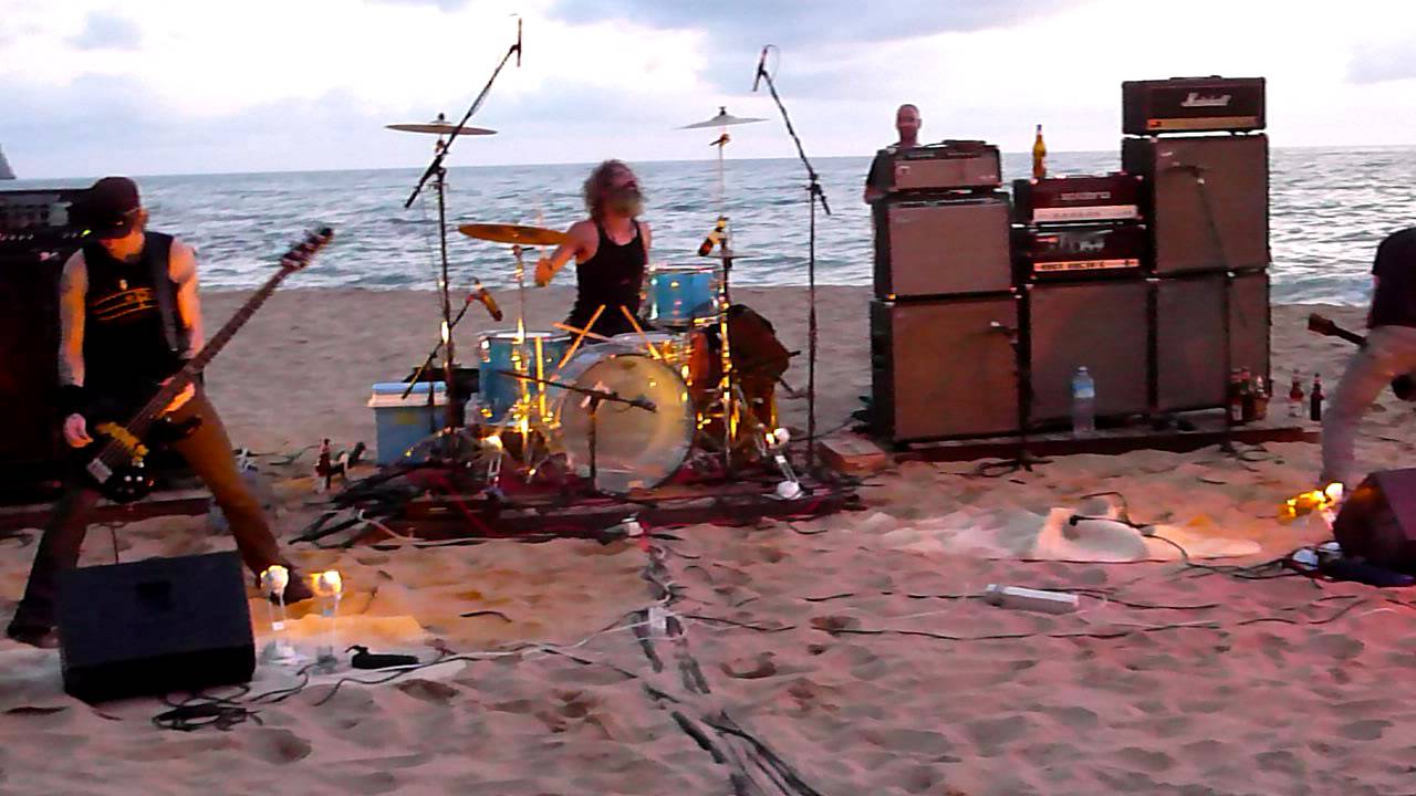 KARMA TO BURN @ Duna Jam 2011 - Thirty Six & Eight -