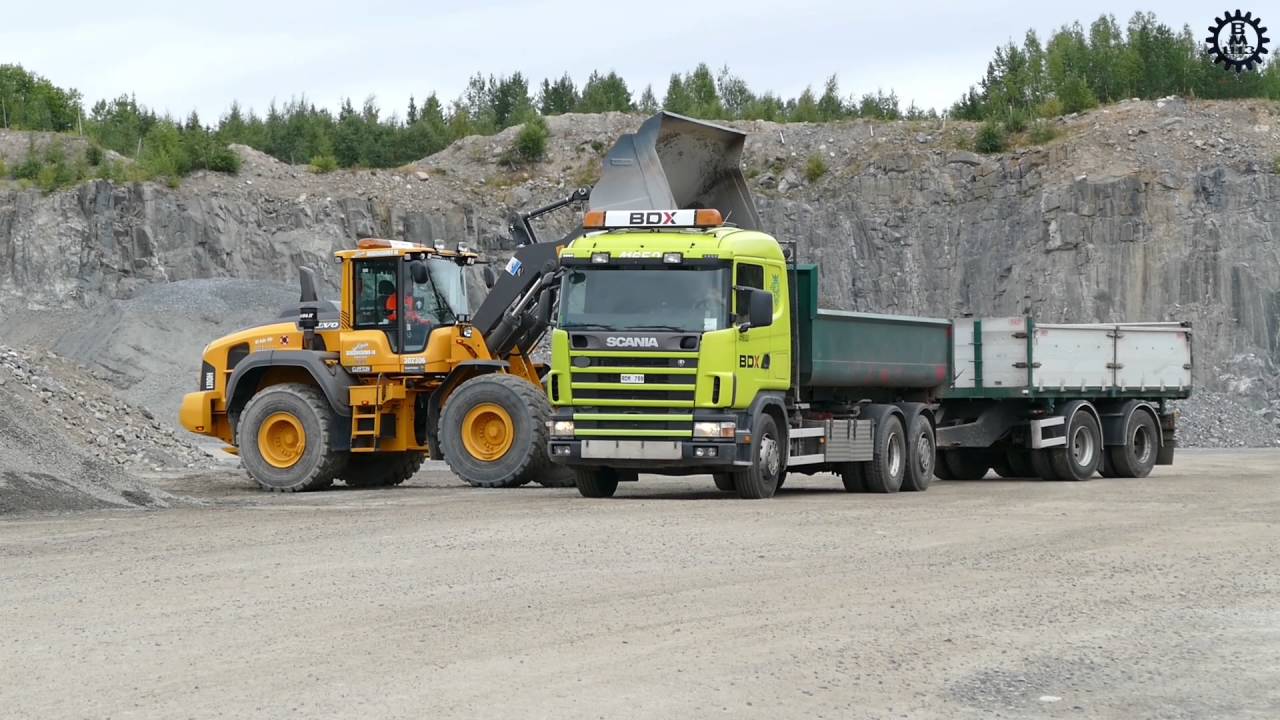 Volvo L110H Loading gravel on  Scania trucks