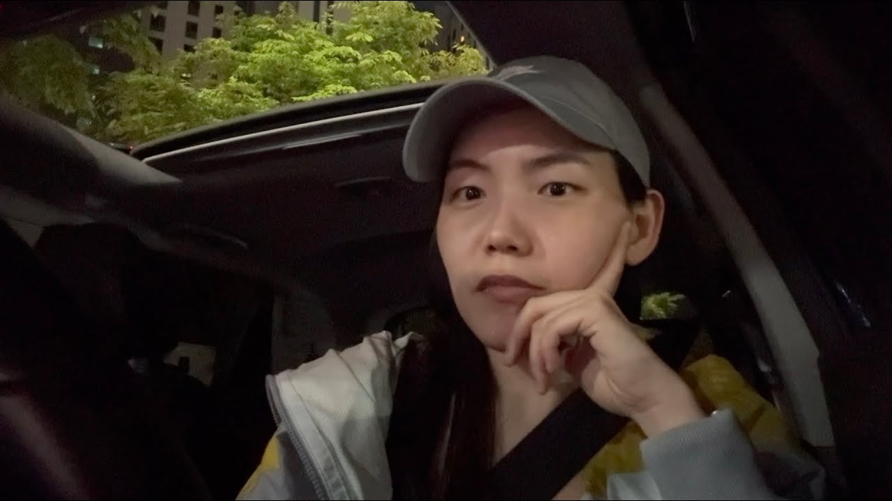 답답할 땐 운동복 입고 나가서 훌훌 털 수 밖에🏃🏻‍♀️🌺 졸업반 근황토크 드라이브🫠 (모두모두 날 것 그대로 영상)