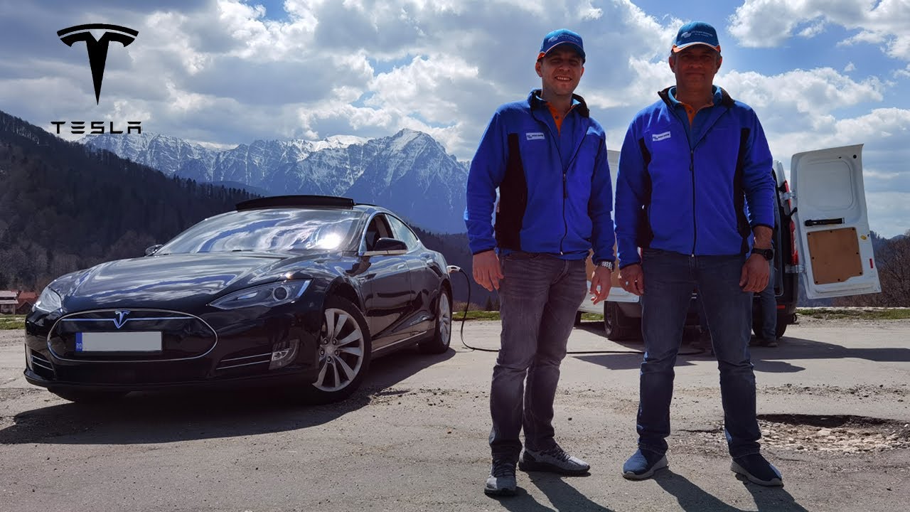 Flat Tesla Battery saved by Victron Ambulance