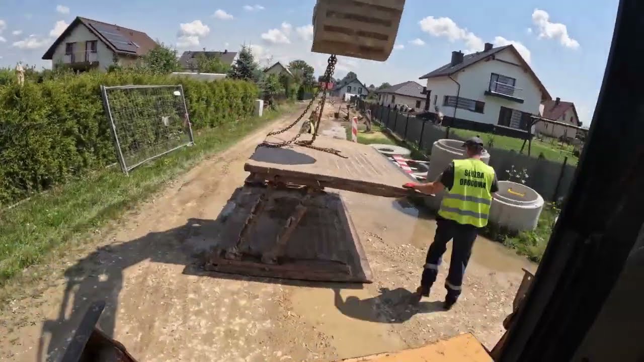Wykonywanie Kanalizacji koparką obrotową CASE WX 145