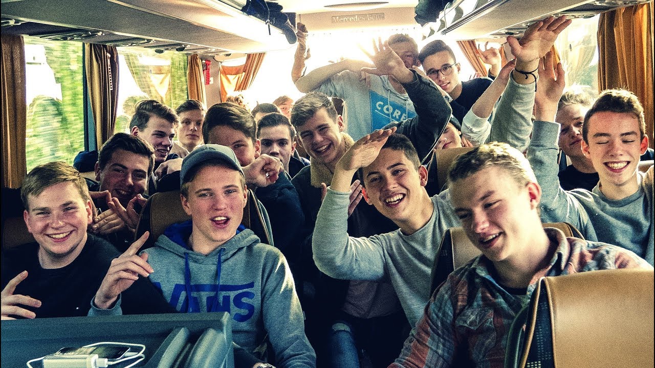 EIGEN TOURBUS + LIVE RAP - #TUSSENJAAR (11)