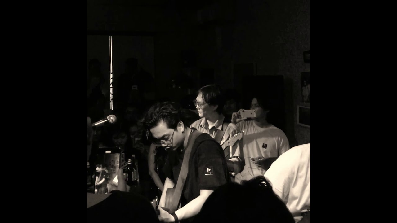 Instagram love ( Anh mời em một ly nh&eacute; ) - CHILLIES pop - up minishow at Sai Gon
