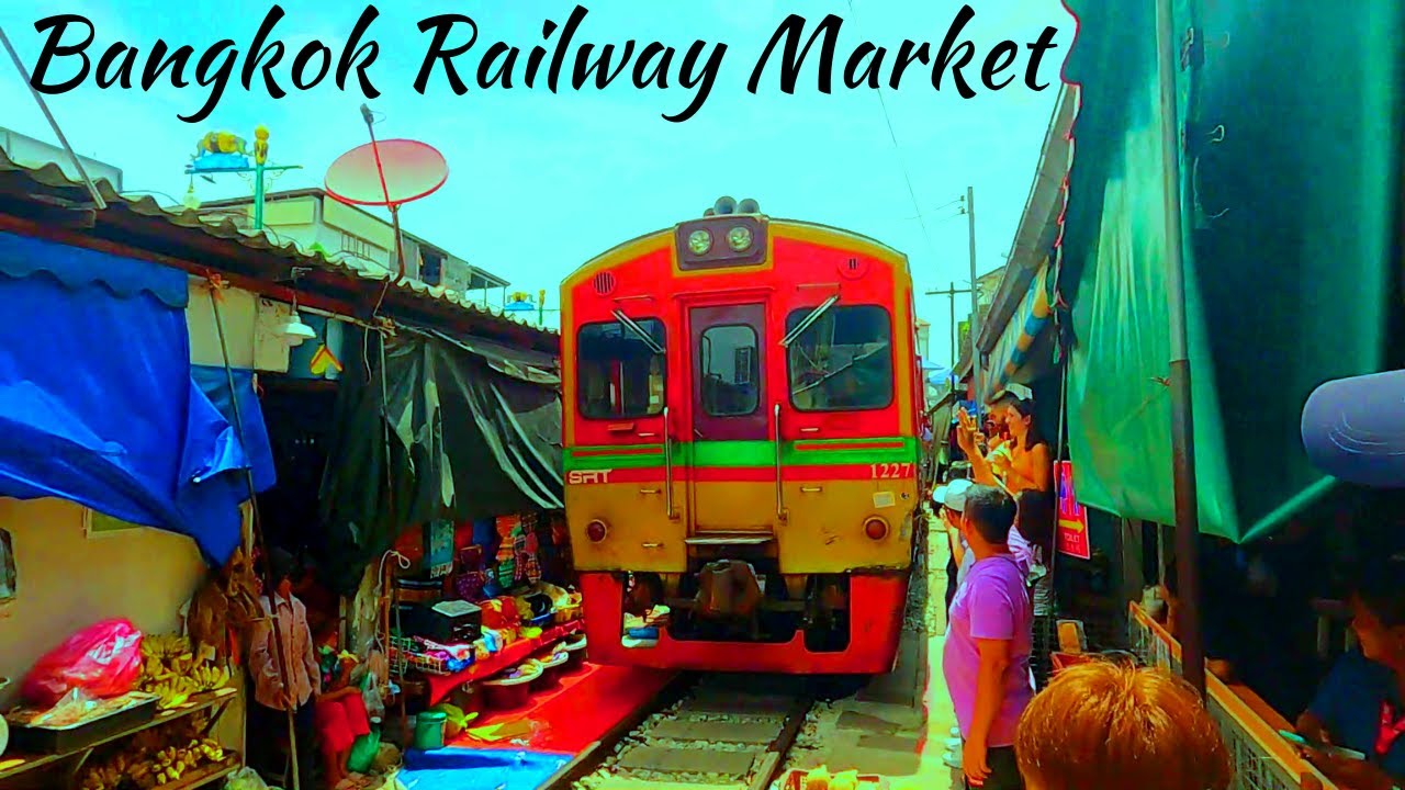 Maeklong Railway Market Bangkok Thailand Vlog in Hindi | Famous Places to Visit in Bangkok Thailand