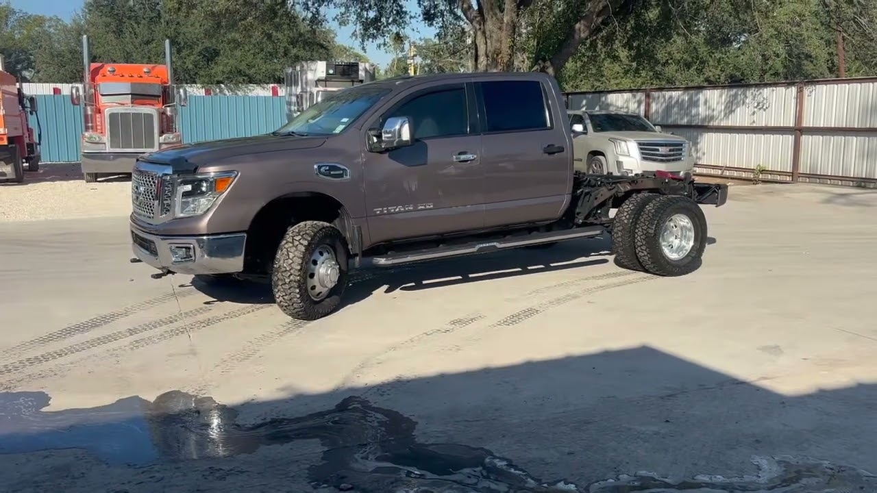 2017 Nissan Titan XD Crew Cab Dually Cab & Chassis Truck