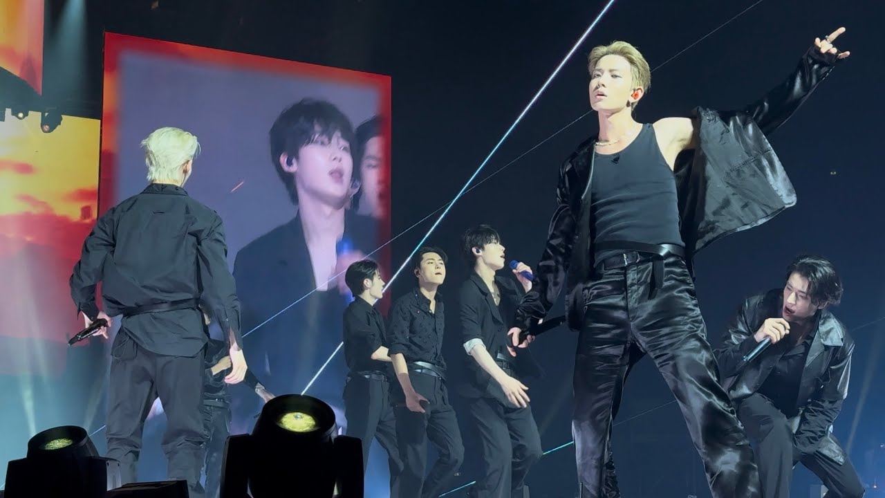 ENHYPEN - Future Perfect (Pass the MIC) | Walk the Line Paris 250903 Fancam 4K