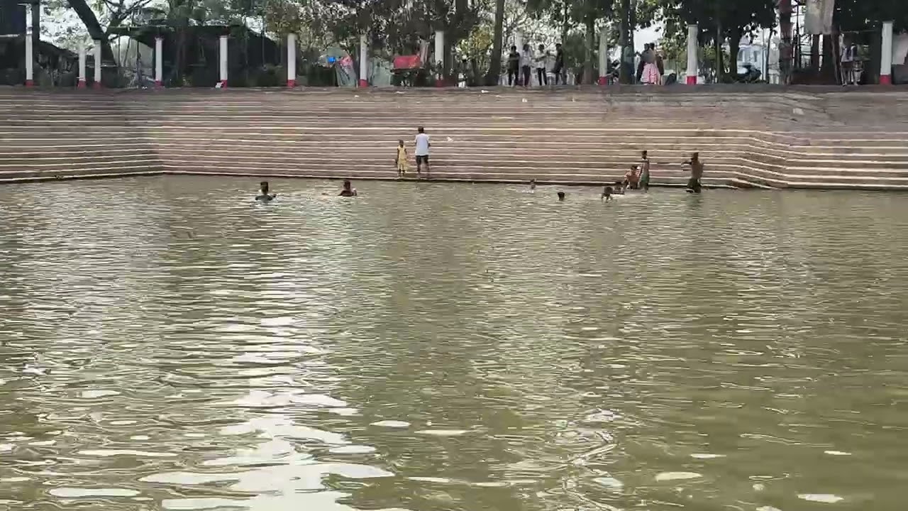 ঠাকুরবাড়ি কামনা সাগর | পুণ্যপুকুরের তীরে ভক্তদের স্নান, সাঁতার ও শিশুদের খেলাধুলা
