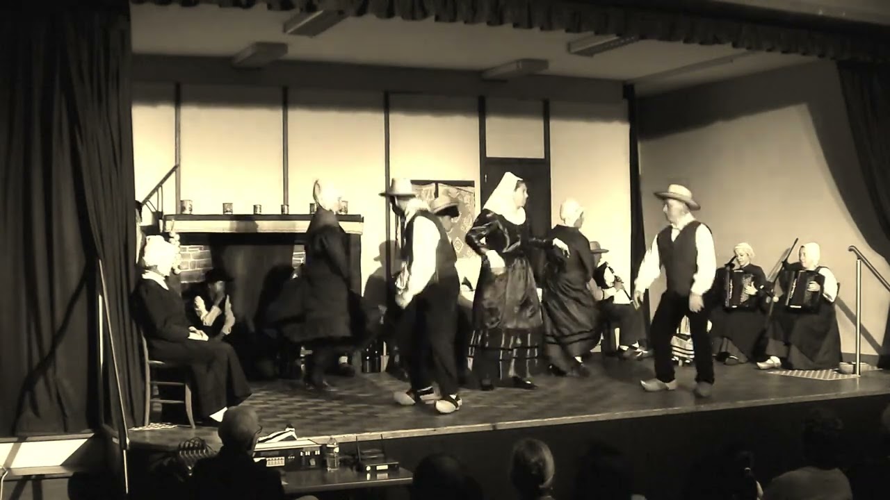 La Bourrée à 6 suivie d'une Scottish  (Film ancien) - Danses folkloriques du Limousin