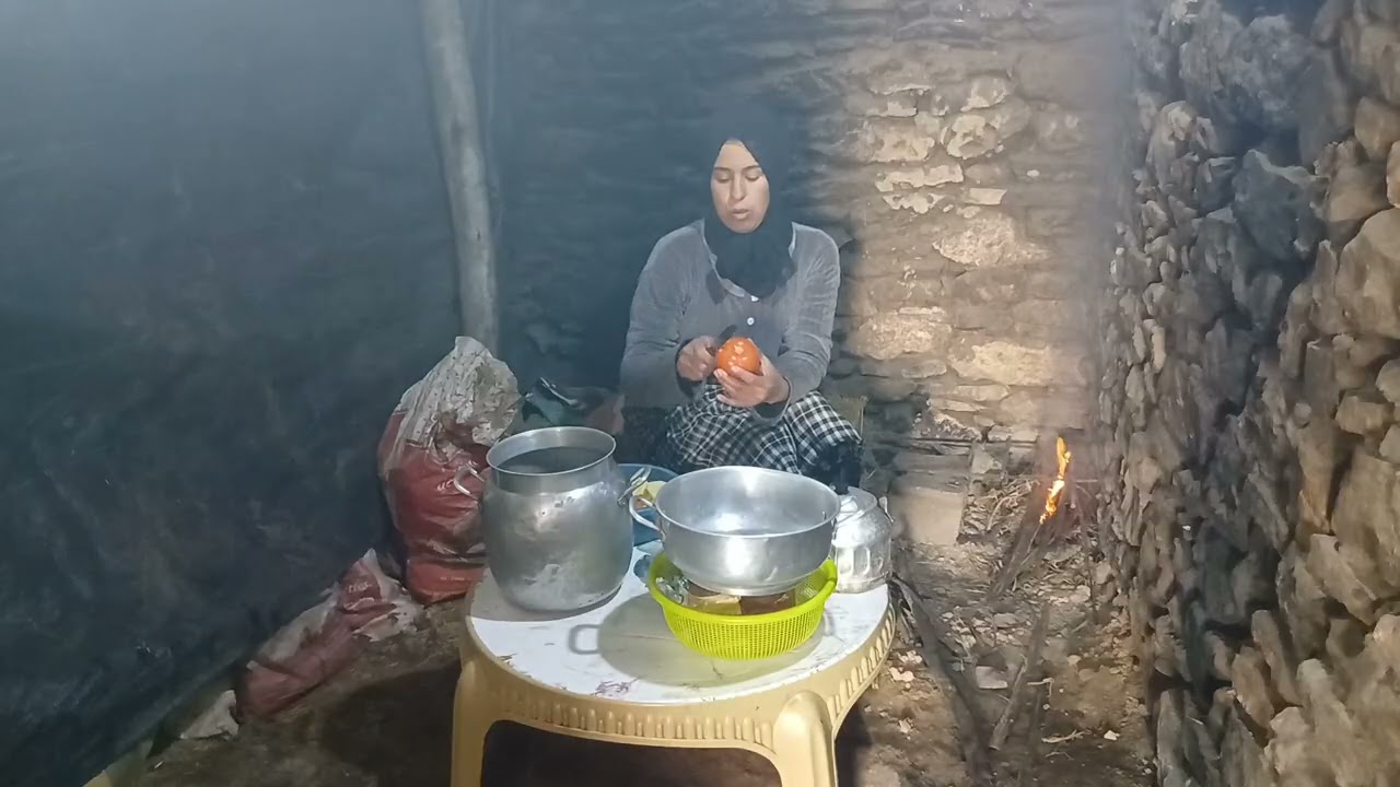 الليله غدا نفور معكم شويه الخضره والدجاج🤗 في البرمه على الكانون🤔 نتمنى تعجبكم🥰 الا عجباتكم