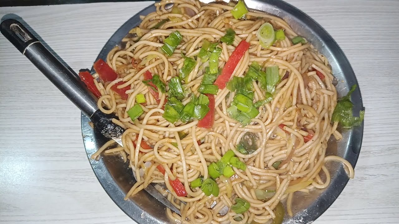 रेस्टोरेंट ठेले की चाऊमीन खाना भूल जाओगे जब इस तरह से घर पर बनी खिली खिली चाऊमीन बनाकर खाओगे