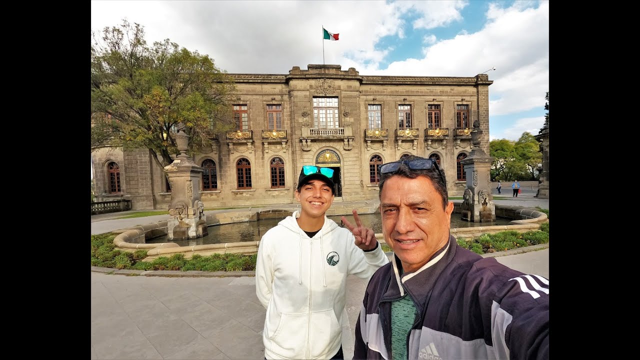Paco en Riviera Maya visita Ciudad de México, Parque y Castillo de Chapultepec 19 noviembre