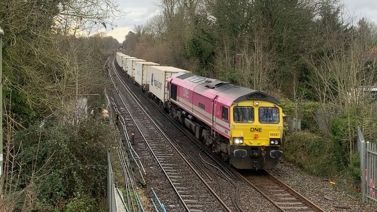 Class 66 | 66587 &lsquo;As One, We Can&rsquo; | Freightliner
