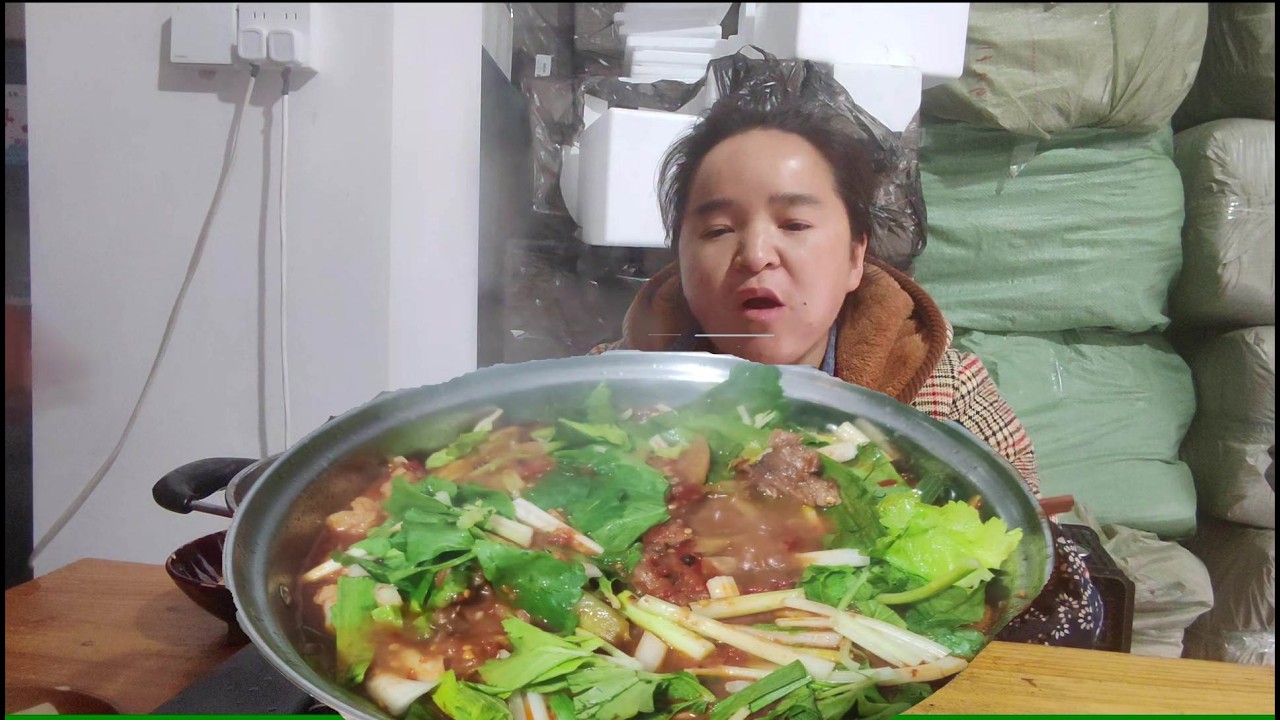 苗大姐最爱吃的酸汤牛肉，小朱煮起来，能吃三碗饭两碗肉，爽爽