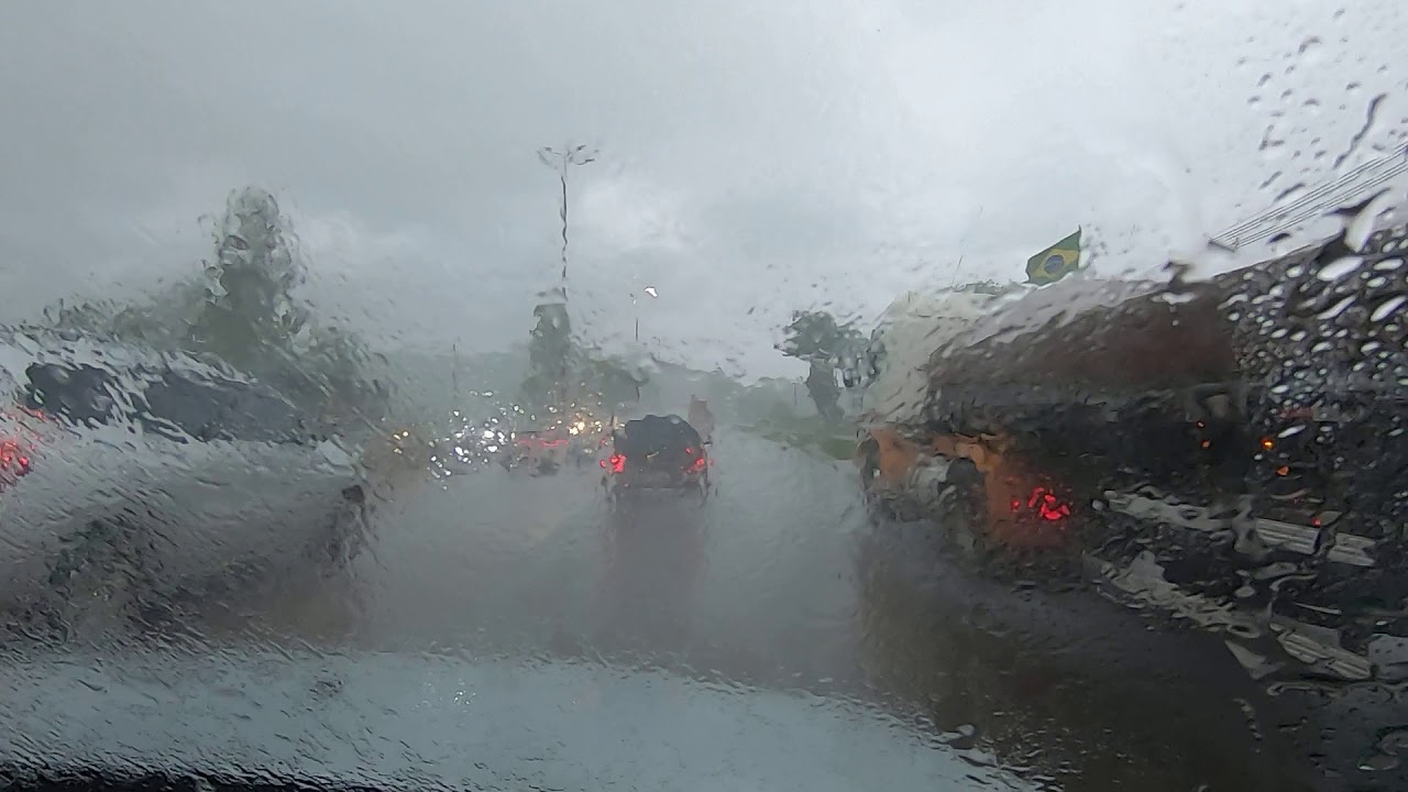 PEGAMOS ESTRADA PARA OURO PRETO COM CHUVA MUITO FORTE
