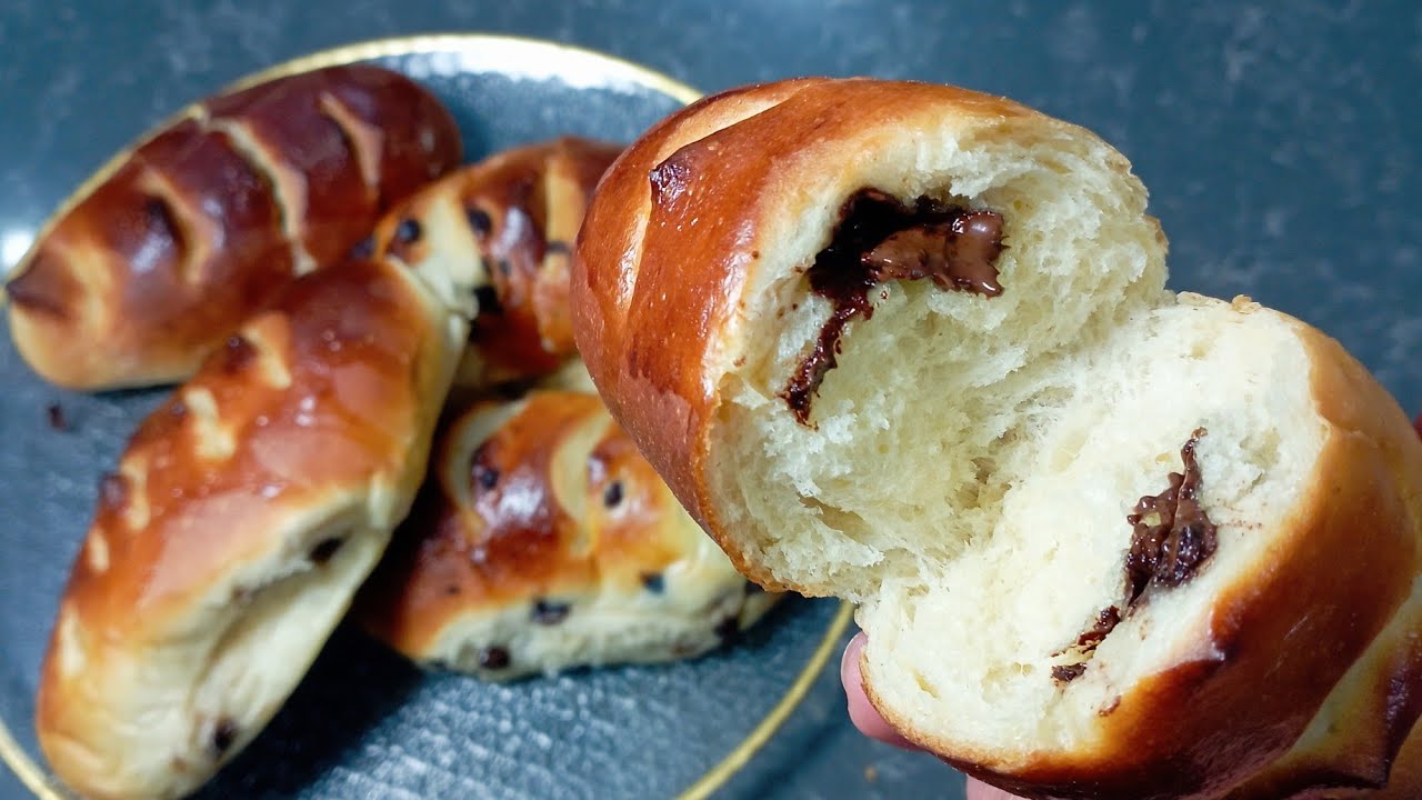 BRIOCHES aux CHOCOLAT بريوش بالشكلاطا  طري لفطور الصباح