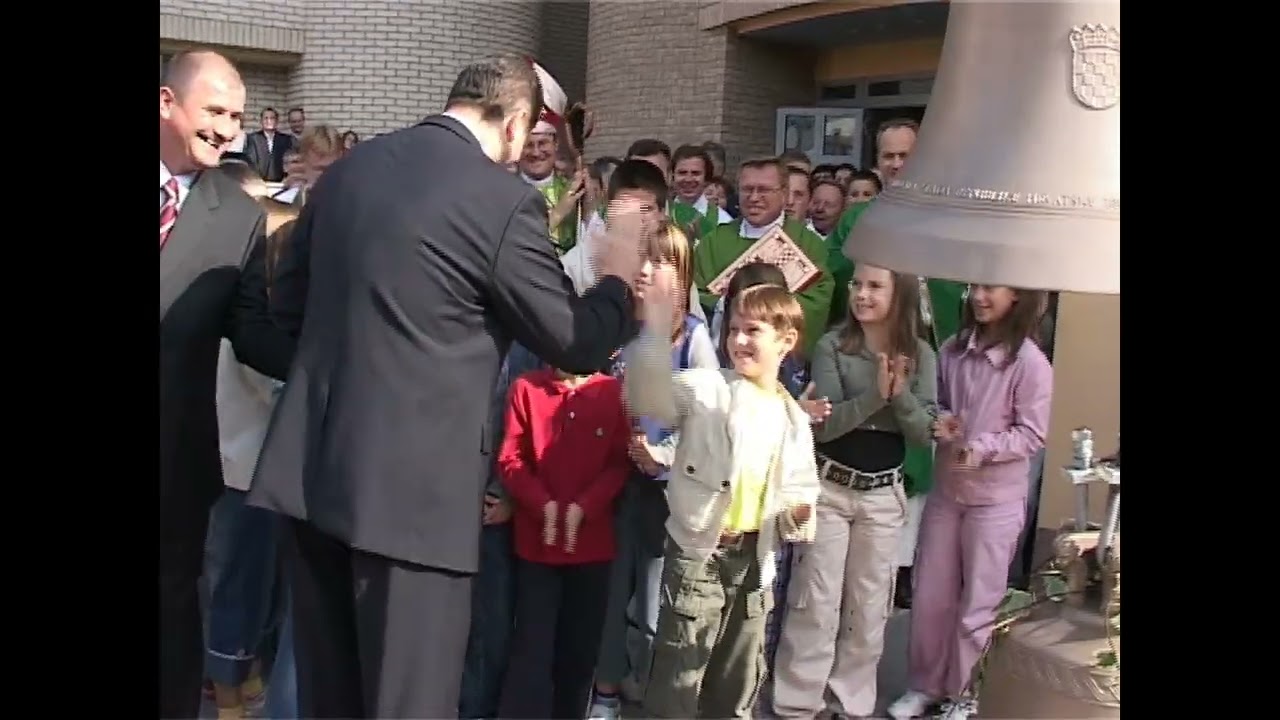 POGLED U PROŠLOST: Blagoslov zvona i svečana Euharistija (15. listopada 2006.)