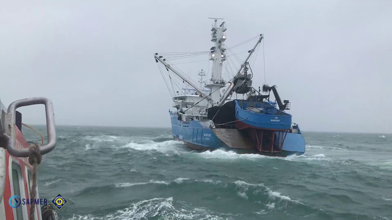 Opération de la SNSM de Trévignon auprès du Manapany à Concarneau