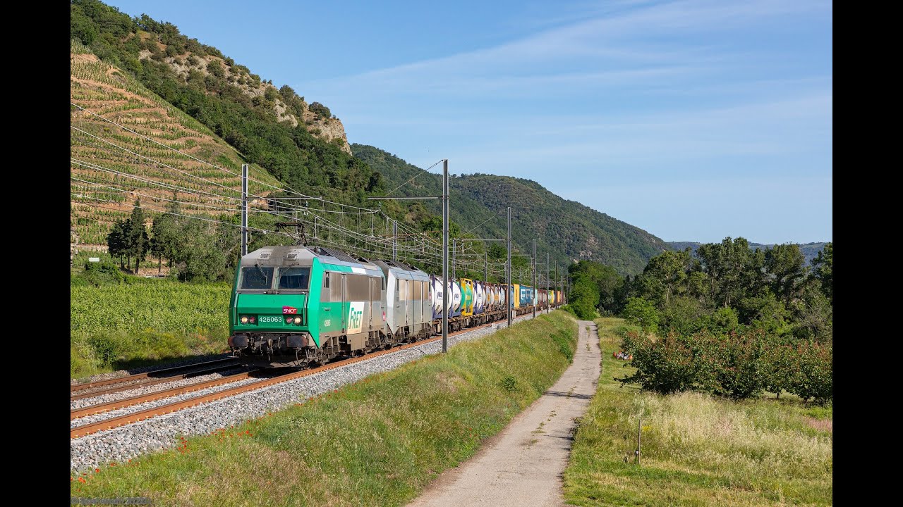 Trains divers et variés sur la rive droite du Rhône