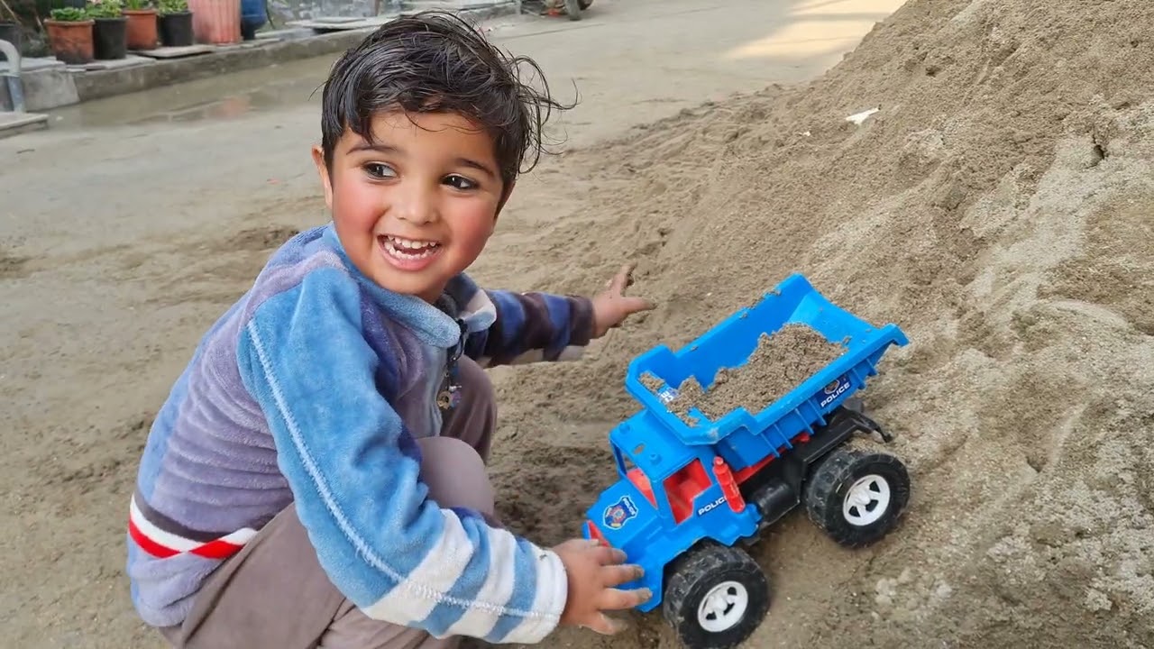 Mandir bnaye..kids play with dump truck