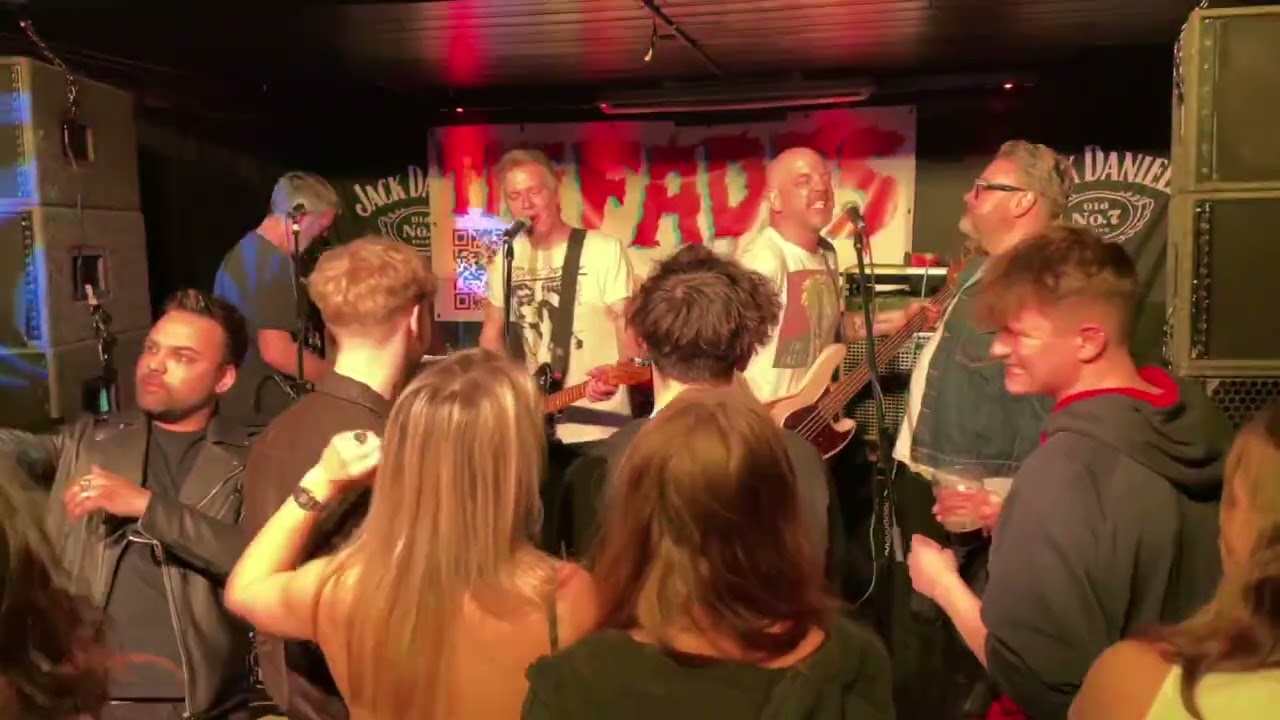 The Fades - I Love Punk Rock (Live at the Fighting Cocks)