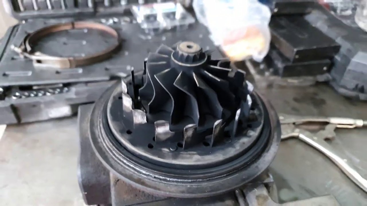 Turbo Holset Geometria Variable funcion de los alabes motor Diesel.