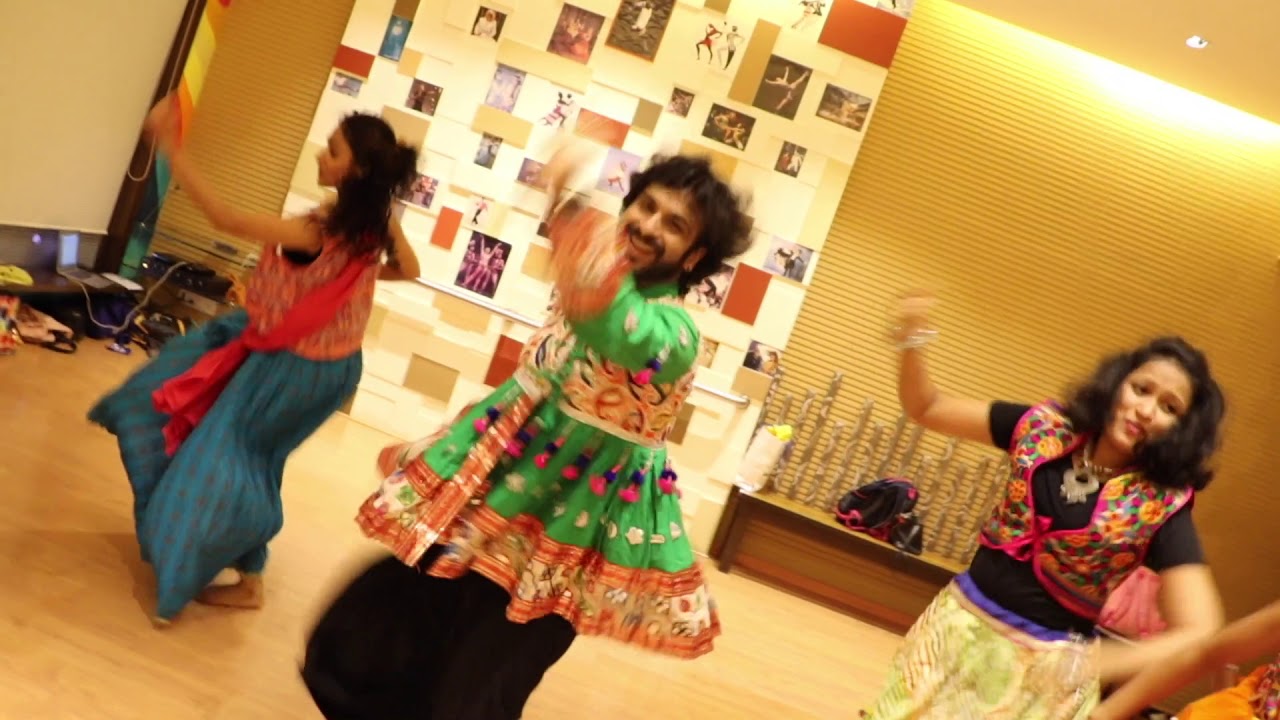 Nagada Sang Dhol  with Devesh Mirchandani in INDIA (Garba Dance)