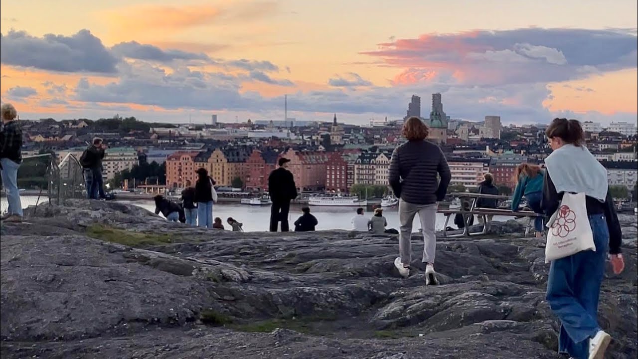 Stockholm Walks: To the view at sunset. Yttersta Tvärgränd & Skinnarviksberget. Charming Södermalm