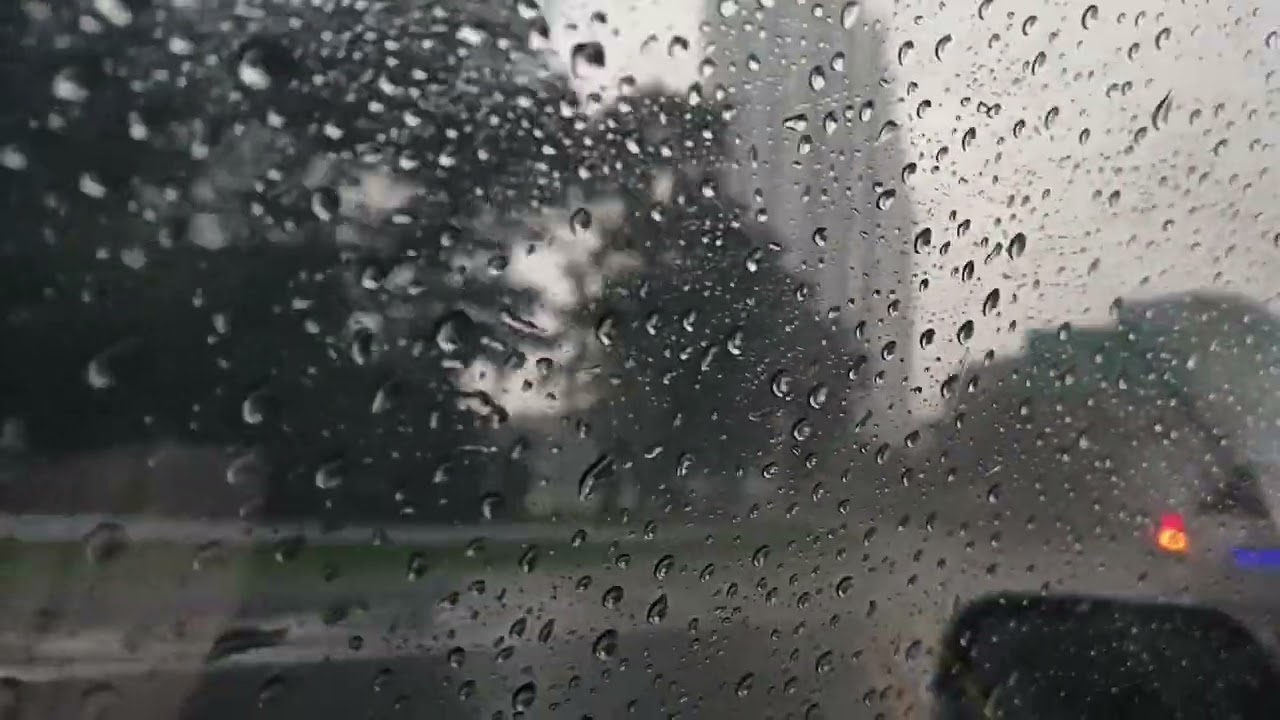 HUJAN DERAS DI TOL WARU SURABAYA 