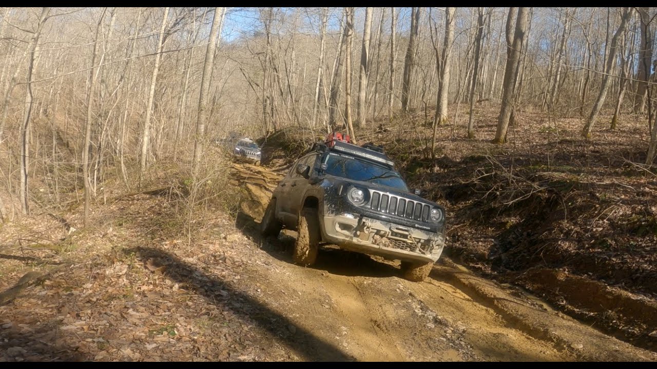 Jeep Renegade off-roading at Pumpkin Hollow Rd. DBBB/SLADE KY.