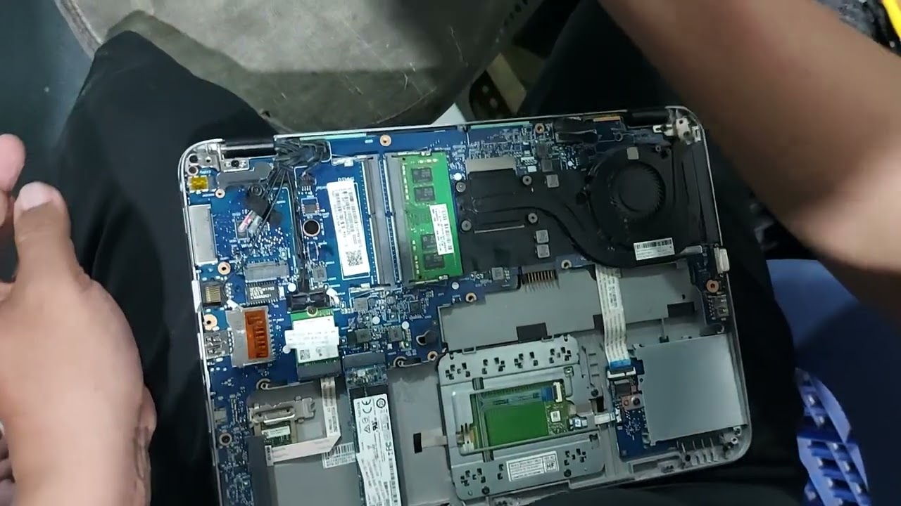 Cara Ganti Frame Layar Laptop HP EliteBook 820 G3