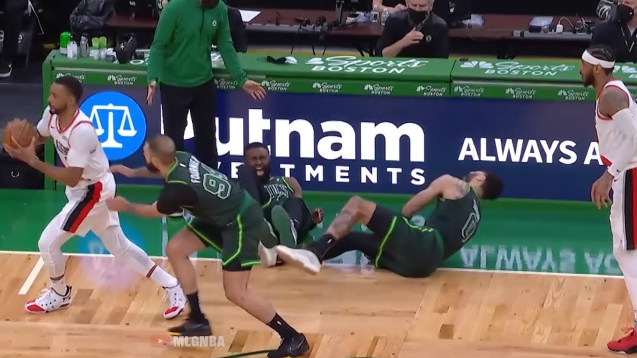 Jaylen Brown and Jayson Tatum dangerously collide and both head to the locker room