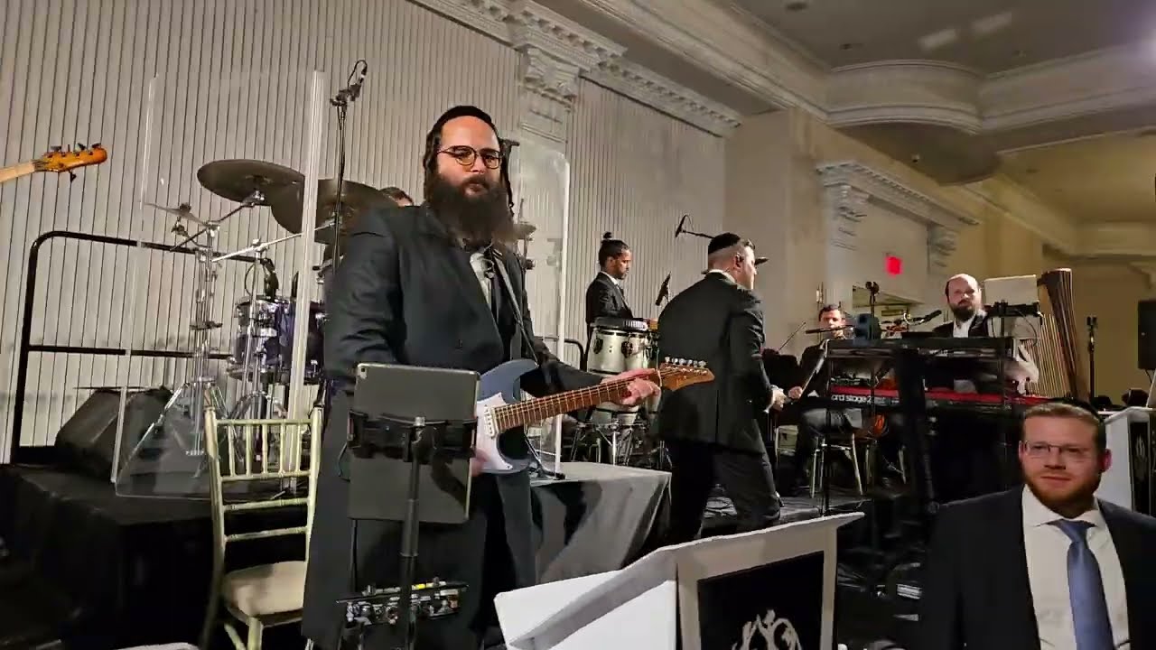 The Wedding Intro! Mordy Shapiro & Freilach Band... Wolmark - Awendstern wedding