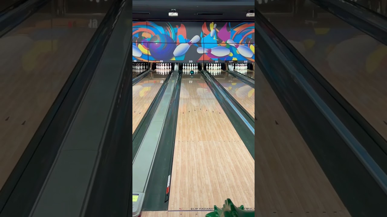 Bowling alley // bowling for kids // indoor games // indoor fun // kids activities // kids fun