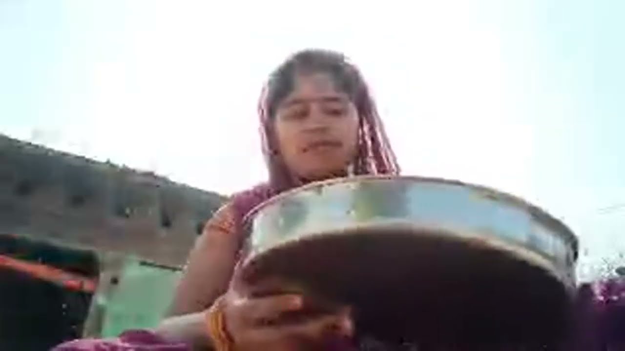 हम खाना खा रहे हैं