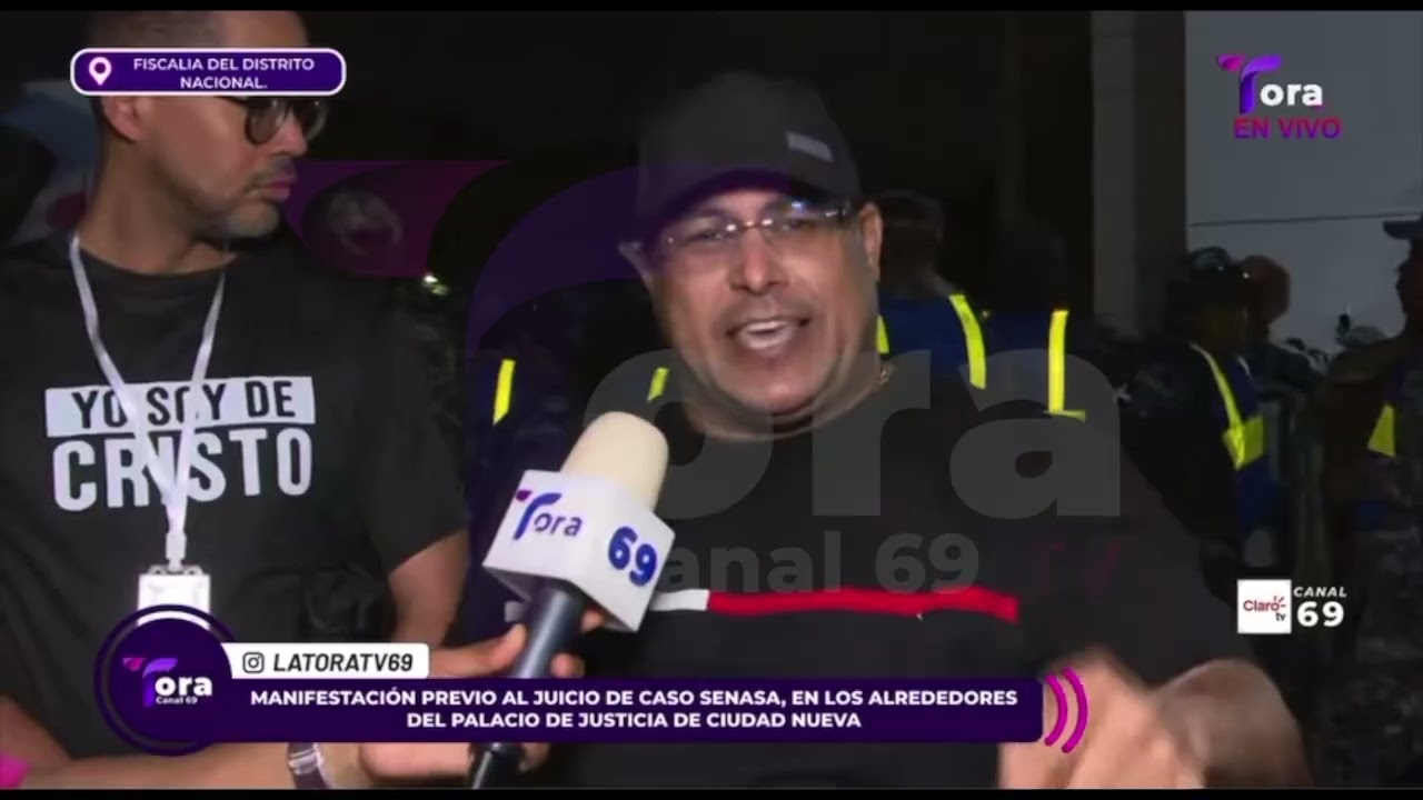 PARTE DEL EQUIPO DE LA TORA TV APOYANDO LA PROTESTA FRENTE AL PALACIO DE JUSTICIA. CASO SENASA