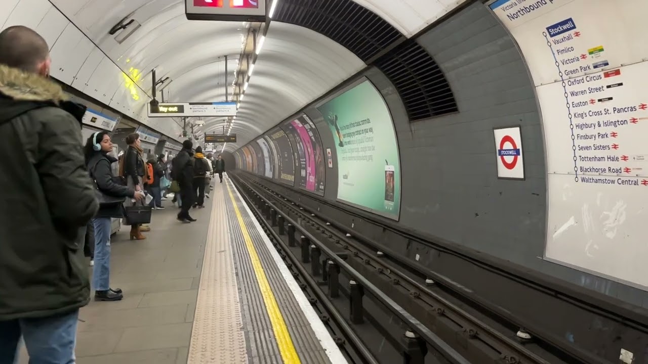 Victoria Line &lsquo;09 Stock Arrival @ Stockwell