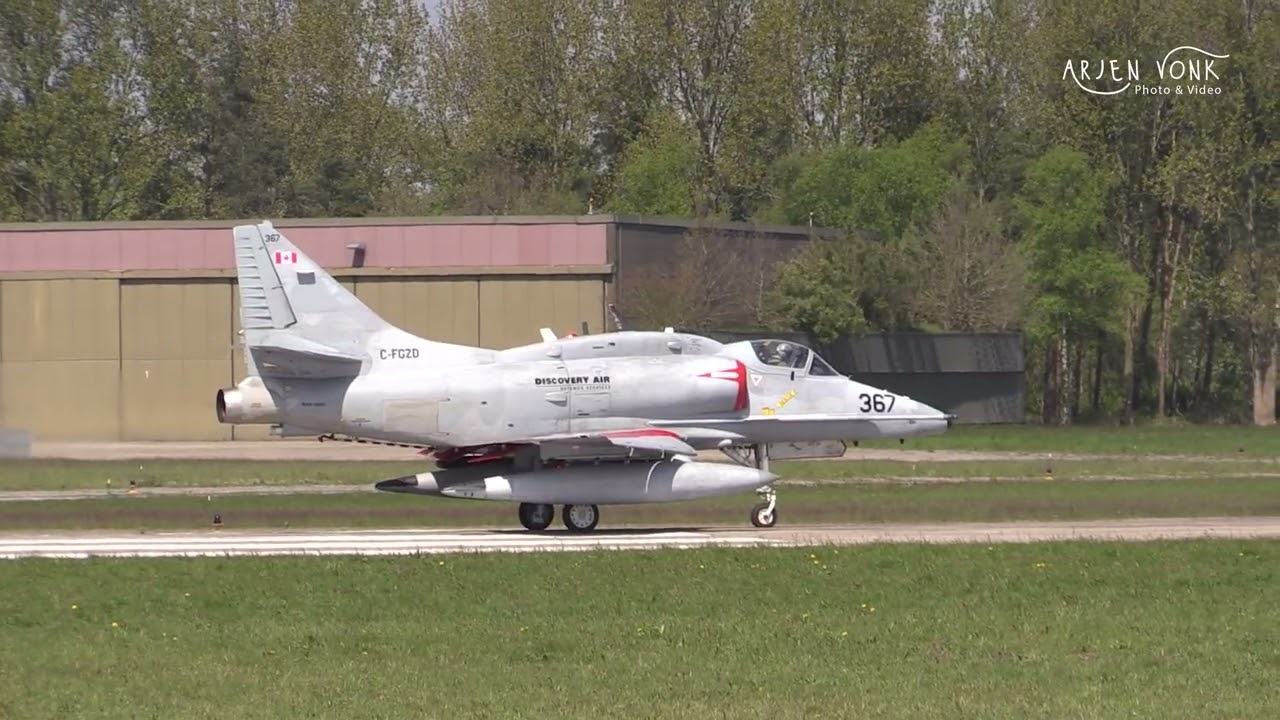 A-4 skyhawk departing runway 07 at Fliegerhorst Wittmund on 11-05-2017