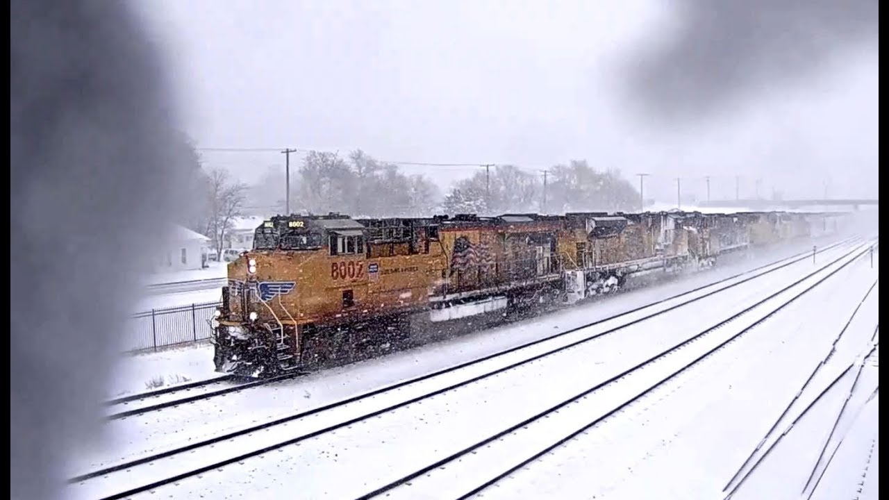 16 TRAINS AS SNOW & ICE BUILD ON THE CAMERAS LENS (TIME LAPSE)  KEARNEY, NE