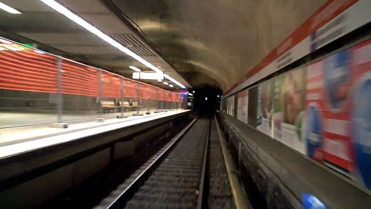 Metro Helsinki: Passing a closed metro station