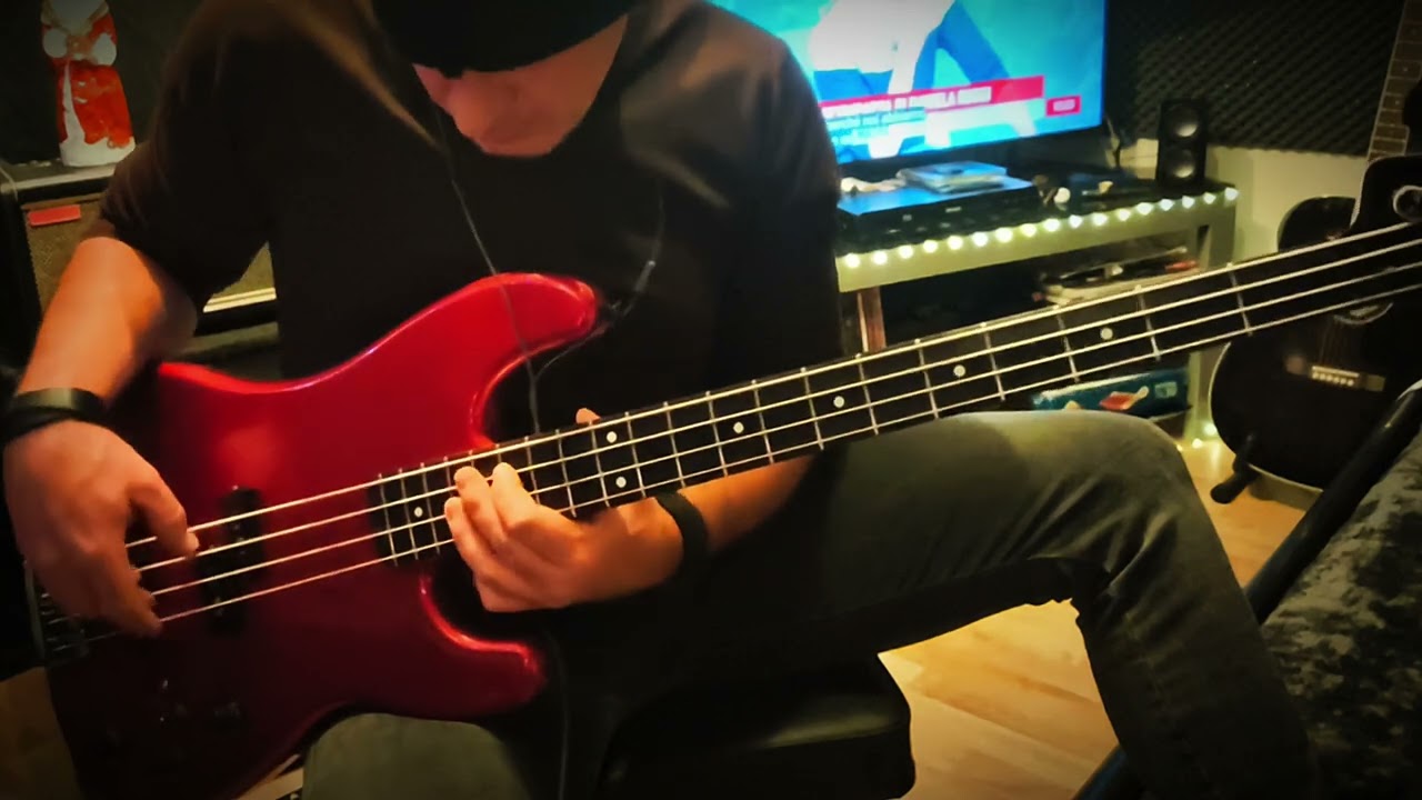 Helloween - Eagle Fly Free 🦅🦅🦅🦅 {Bass Playalong} #FenderJazzSpecial #Helloween #BassCover