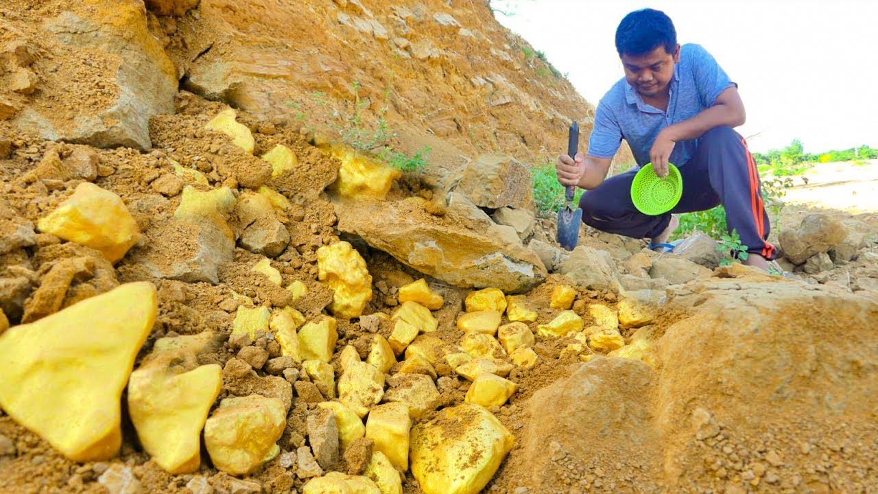 Gold Discovery! Digging for Treasure Worth Million $$ from Gold Nuggets
