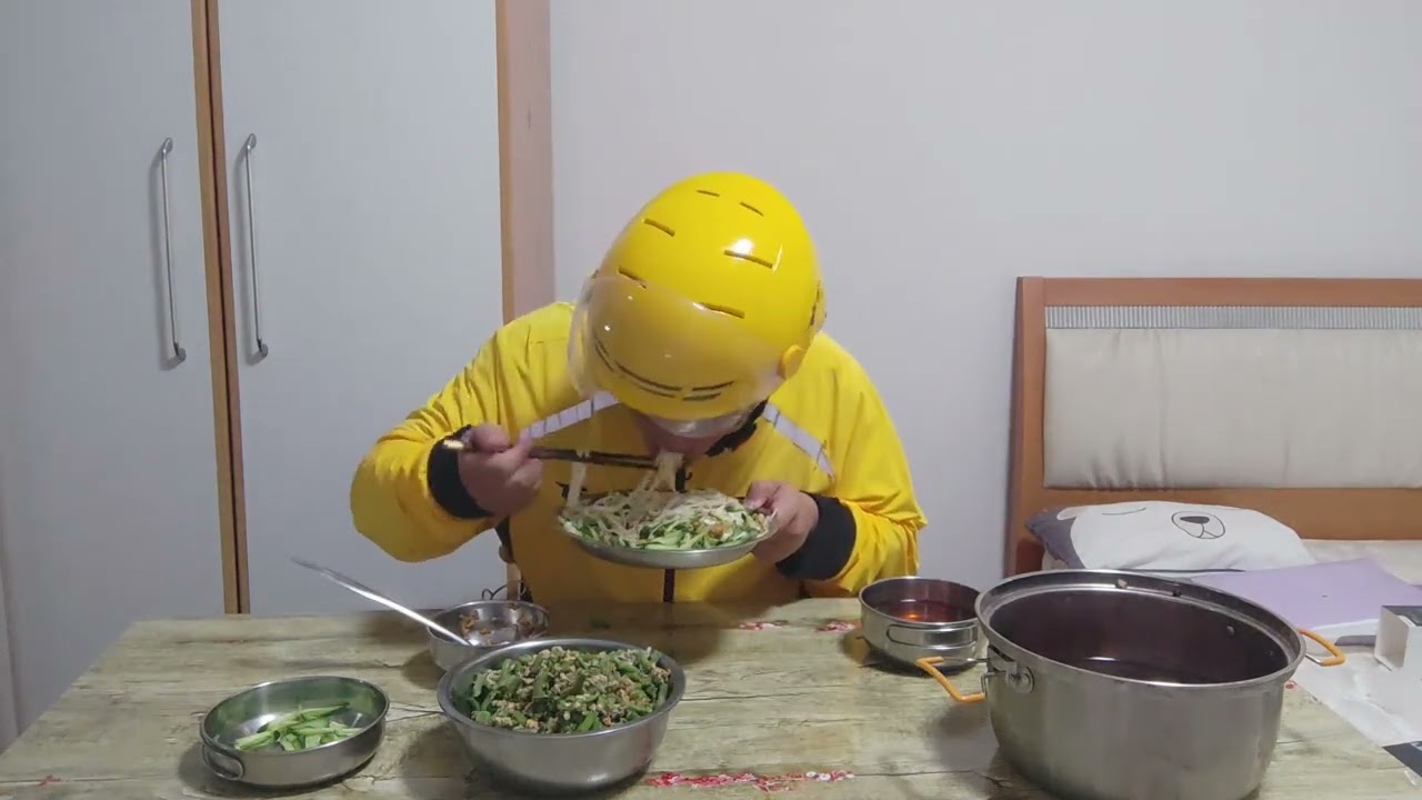 有人说天热就不送单不对，我用豆角鸡蛋凉面+绿豆果汁惩罚了自己 #凉面 #美食 #搞笑 #生活 #外卖小哥