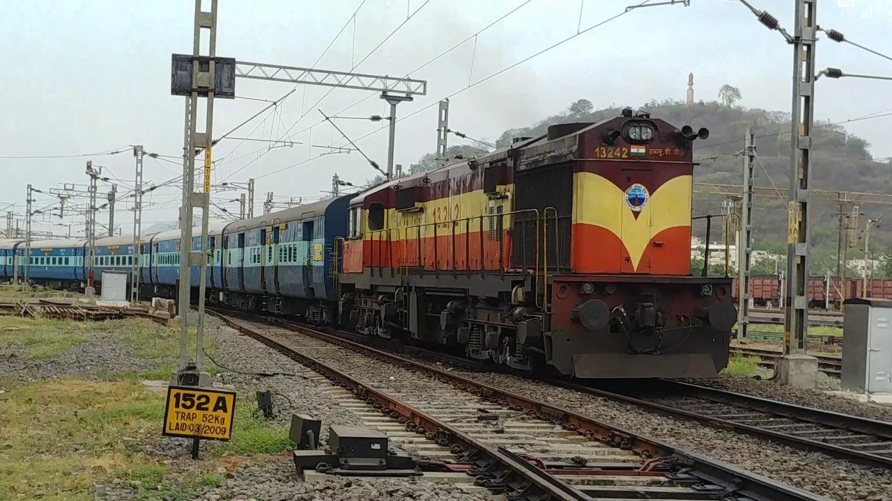 Kondaveedu Express Machliptna to Yesvantapur ||INDIAN RAILWAYS