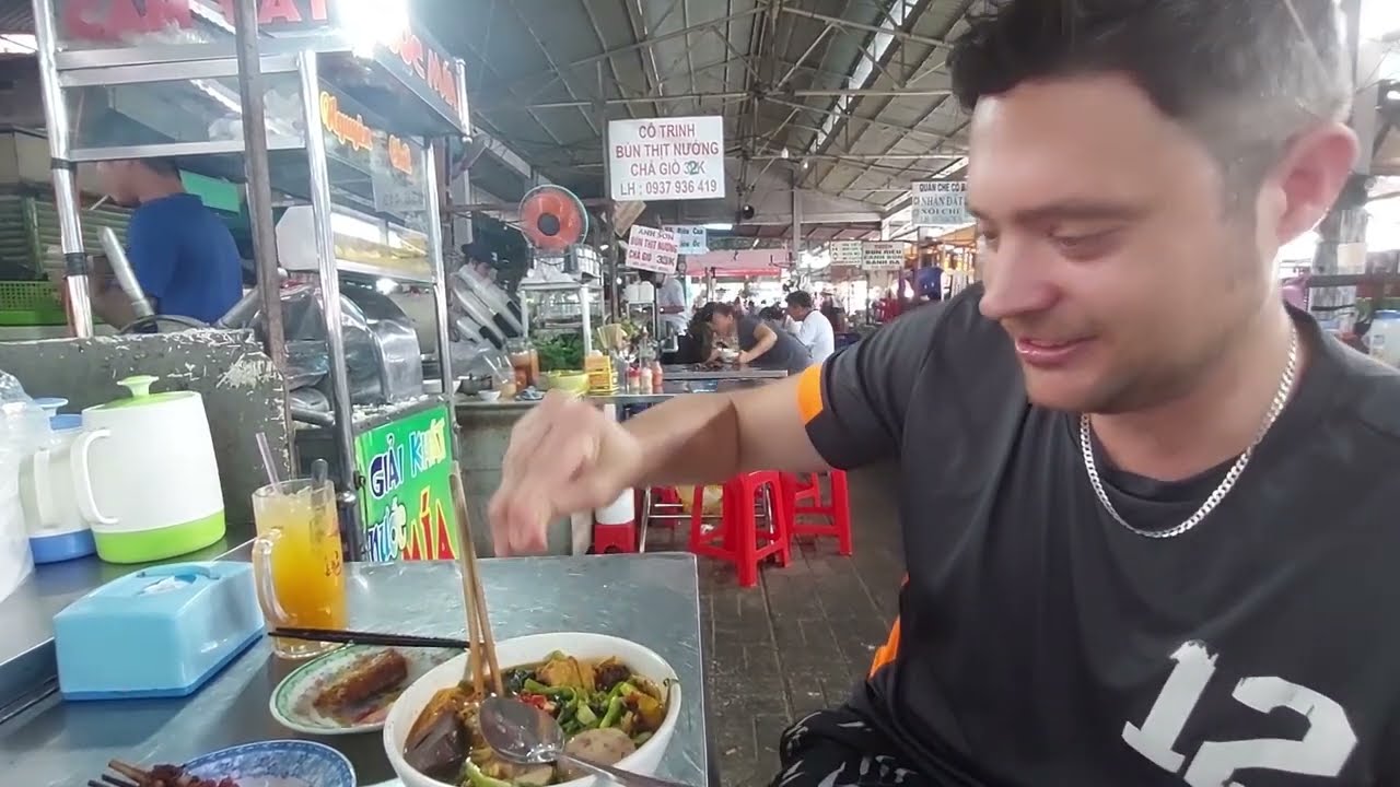 Canh Bun Best noodles in Saigon. Vietnamese street food
