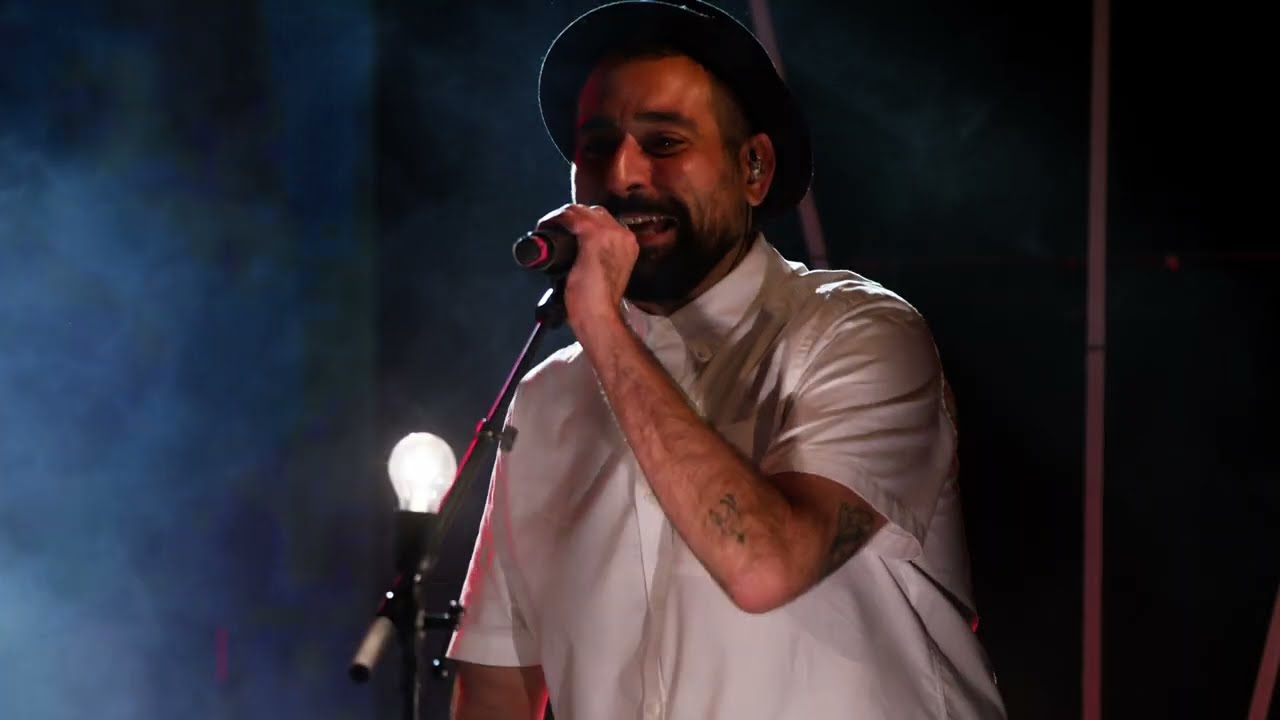 Waking Up In Stereo - Closest Friend (live)